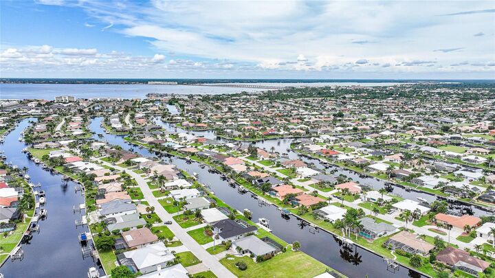 Property Photo:  820 Santa Margerita Lane  FL 33950 
