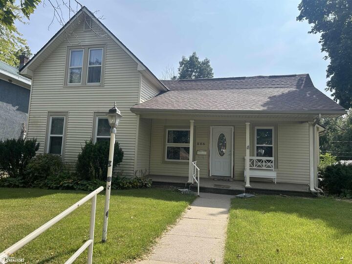 506 W Church Street  Marshalltown IA 50158 photo