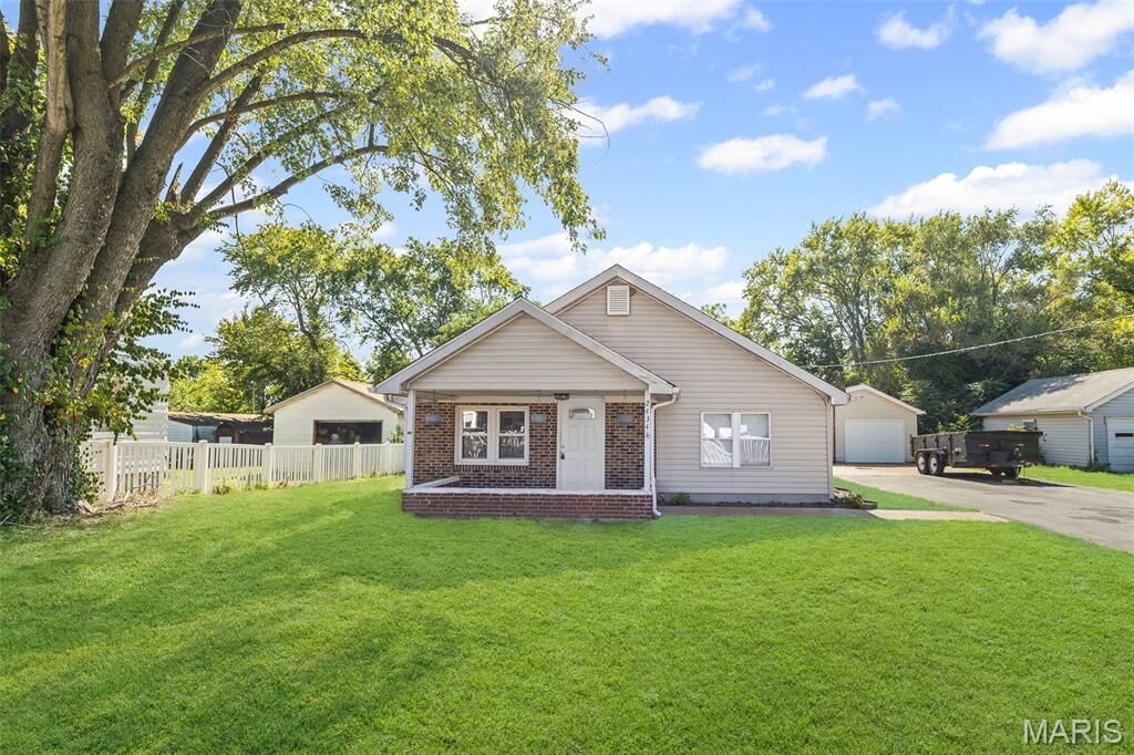 Property Photo: 2434 Donna Drive IL 62206