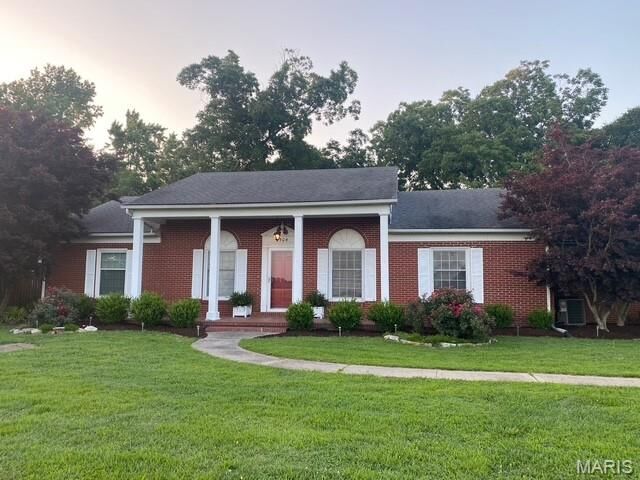 Property Photo:  1504 E Marshall  MO 63834 