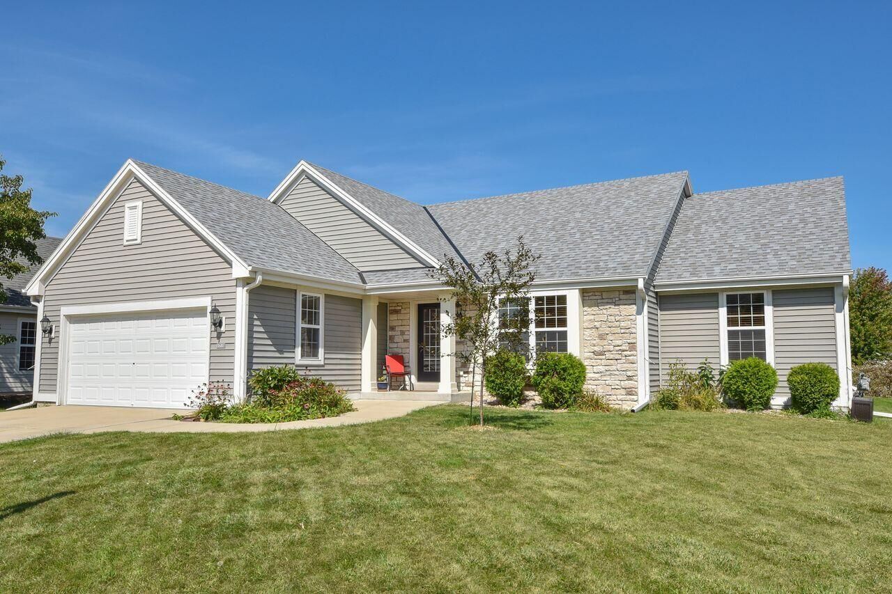 Property Photo:  1718 Prairie Dr  WI 53095 