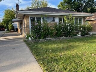 Property Photo: 3846 W Touhy Avenue IL 60712