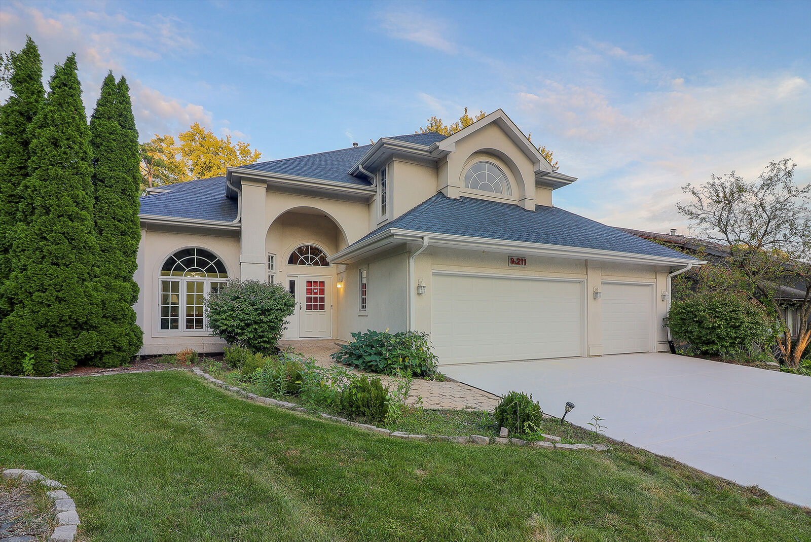 Property Photo:  9S211 Graceland Street  IL 60516 