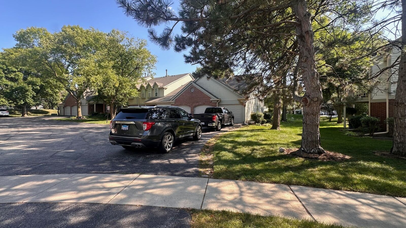 Property Photo:  1301 Timberwood Court D1  IL 60193 