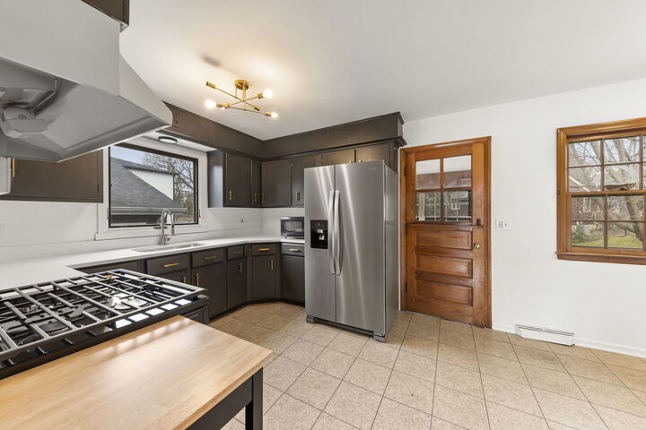 Property Photo:  721 W Jefferson Avenue  IL 60540 