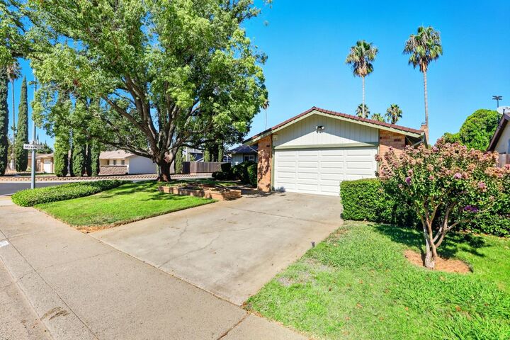 Property Photo: 9057 Caldera Way CA 95826