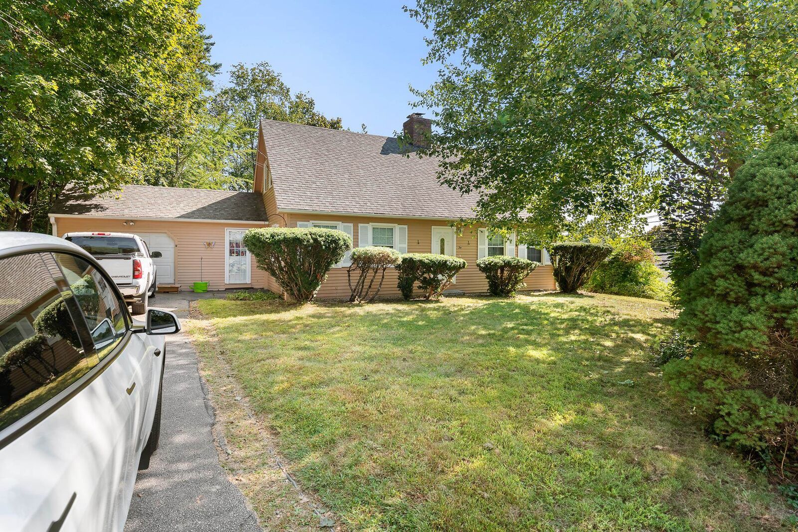 Property Photo:  2 Kensington Road  NH 03301 