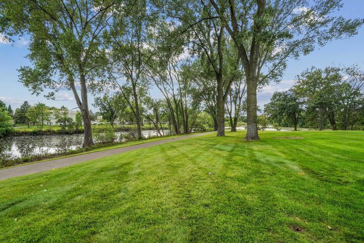 Property Photo:  2550 Moundsview Drive 49  MN 55112 