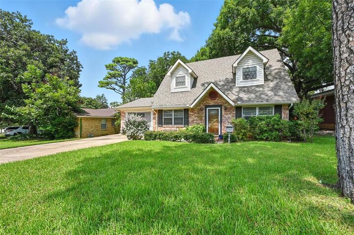 Photo de la propriété:  2004 Valley Lane  TX 76013 