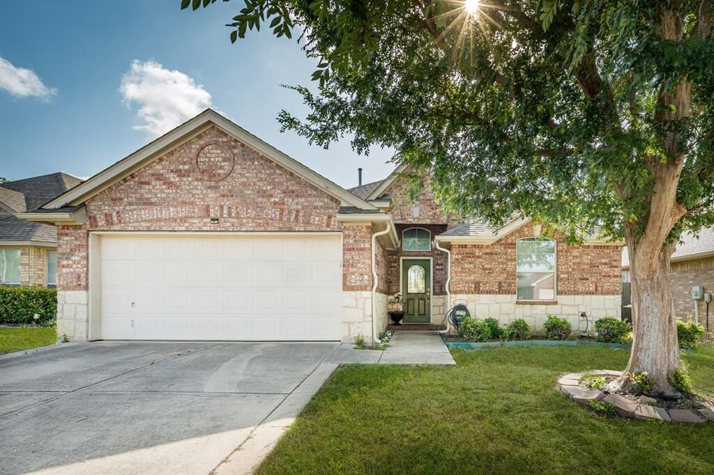 Property Photo: 8652 Lariat Circle TX 76244