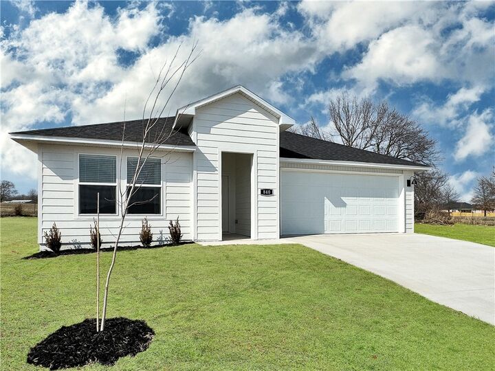 Property Photo:  1011 Sagely Street  AR 72753 