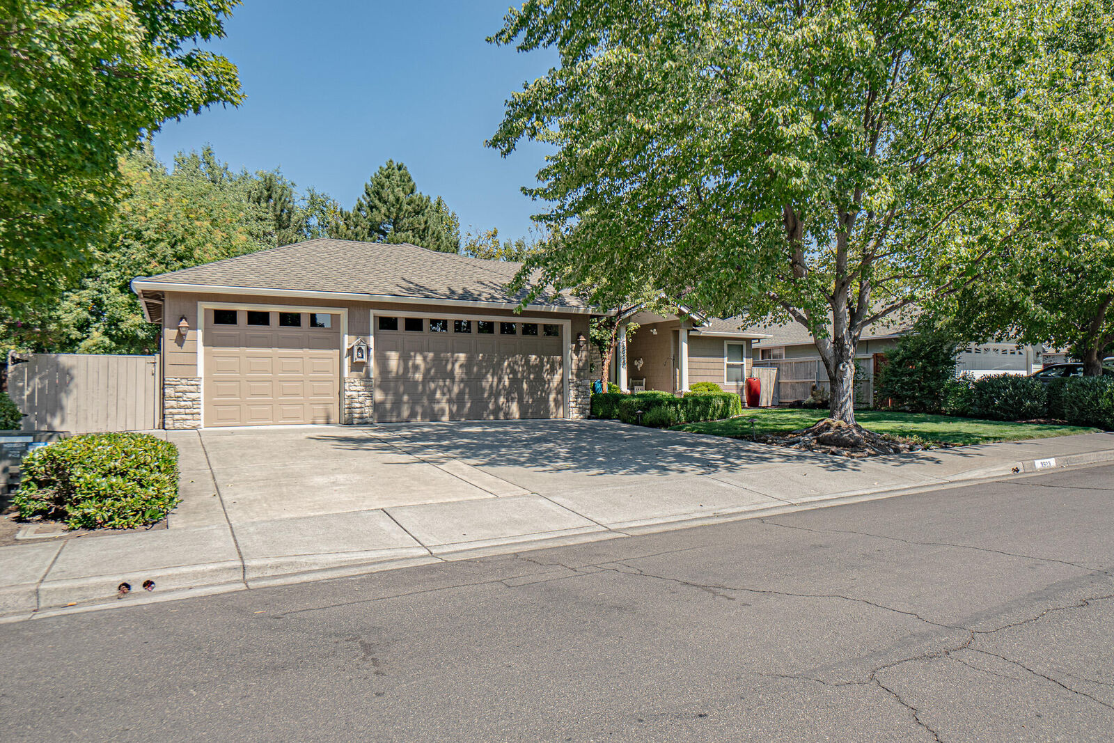 Property Photo: 3523 Alderwood Drive OR 97504