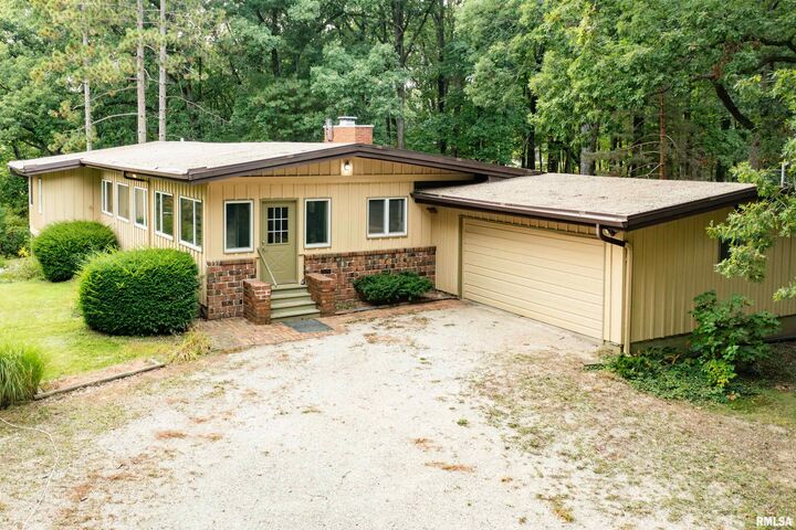 Property Photo:  432 W Singing Woods Road  IL 61526 