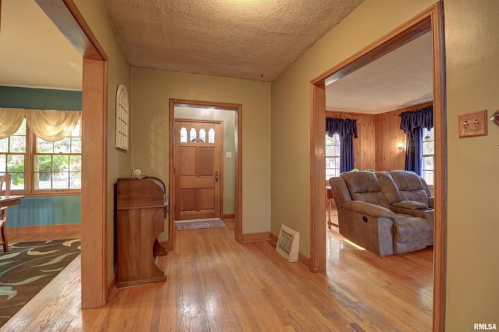 Property Photo: 610 Argyle Court IA 52732