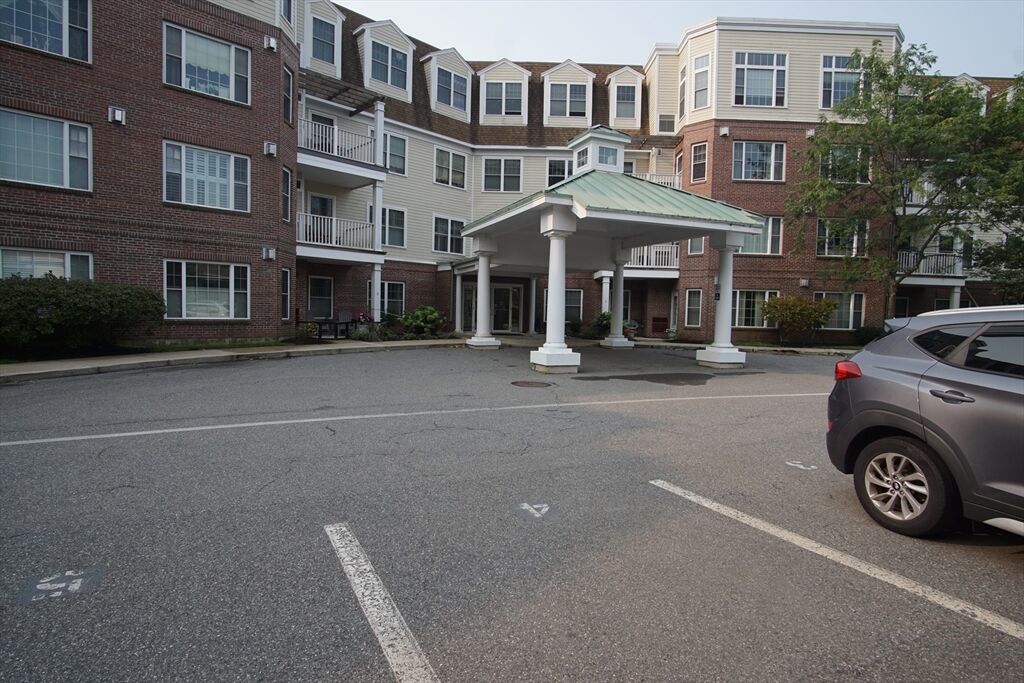 Property Photo: 295 Salem St 23 MA 01801