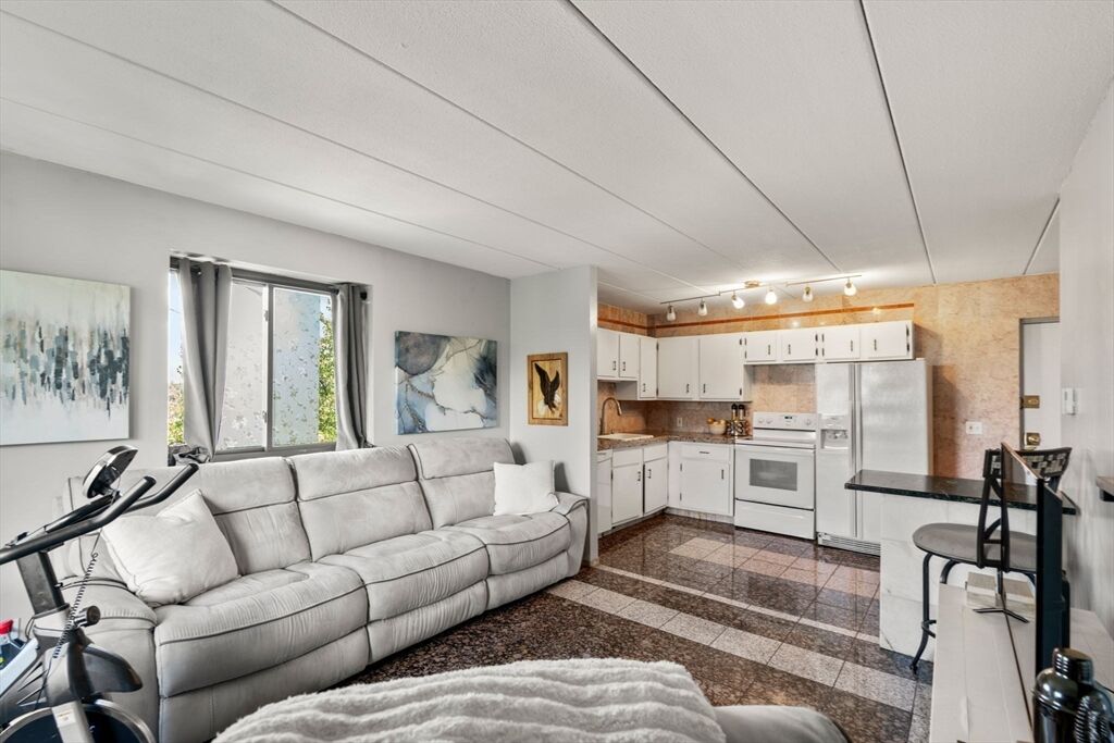 Property Photo: 10 Main St 507 MA 01702
