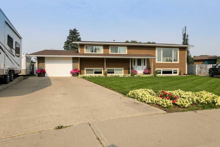 4919 61 Avenue N  Taber AB T1G 1J1 photo