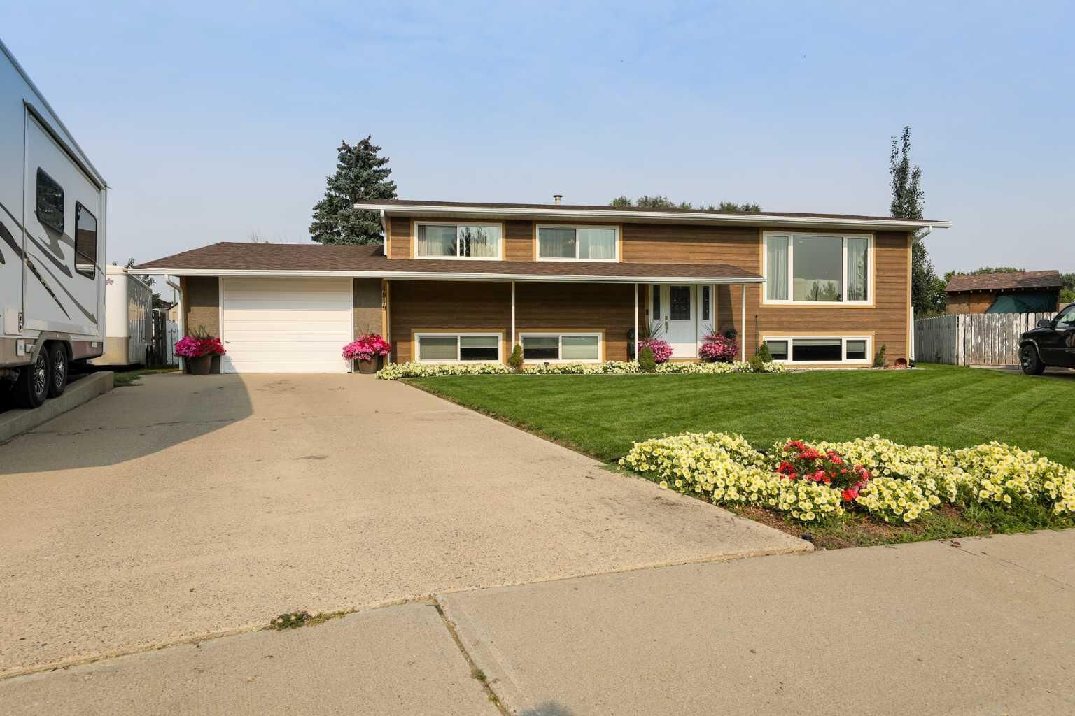 Property Photo:  4919 61 Avenue N  AB T1G 1J1 