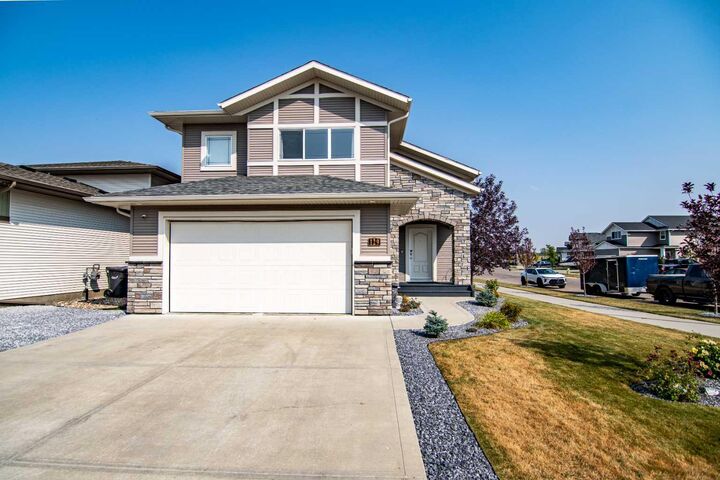 129 Mann Drive  Penhold AB T0M 1R0 photo