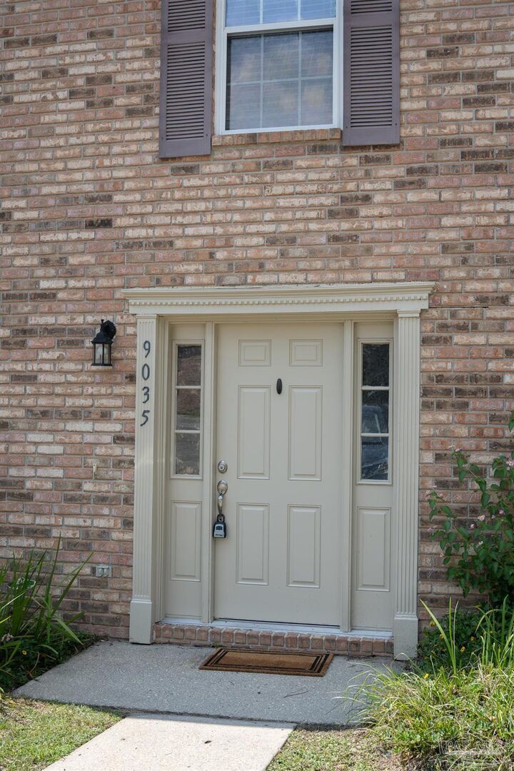 Property Photo:  9035 Governors Pl Ct  FL 32514 