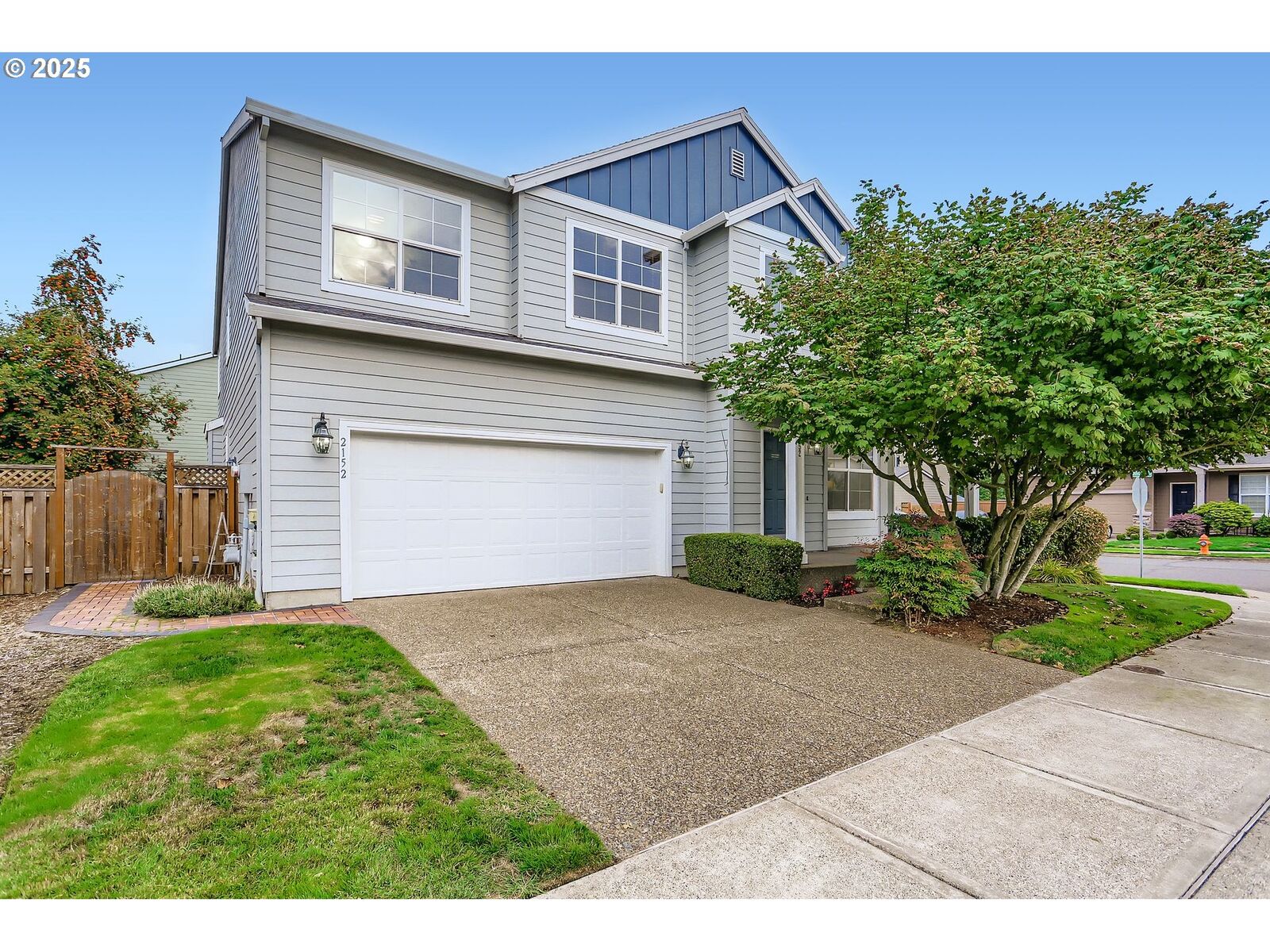 Property Photo:  2152 N Laurelwood St  OR 97013 