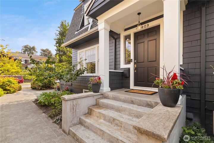Property Photo:  909  21st Avenue E  WA 98112 