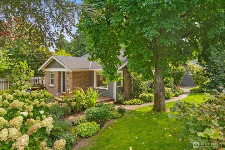 Property Photo: 3203 NE 94th Street WA 98115