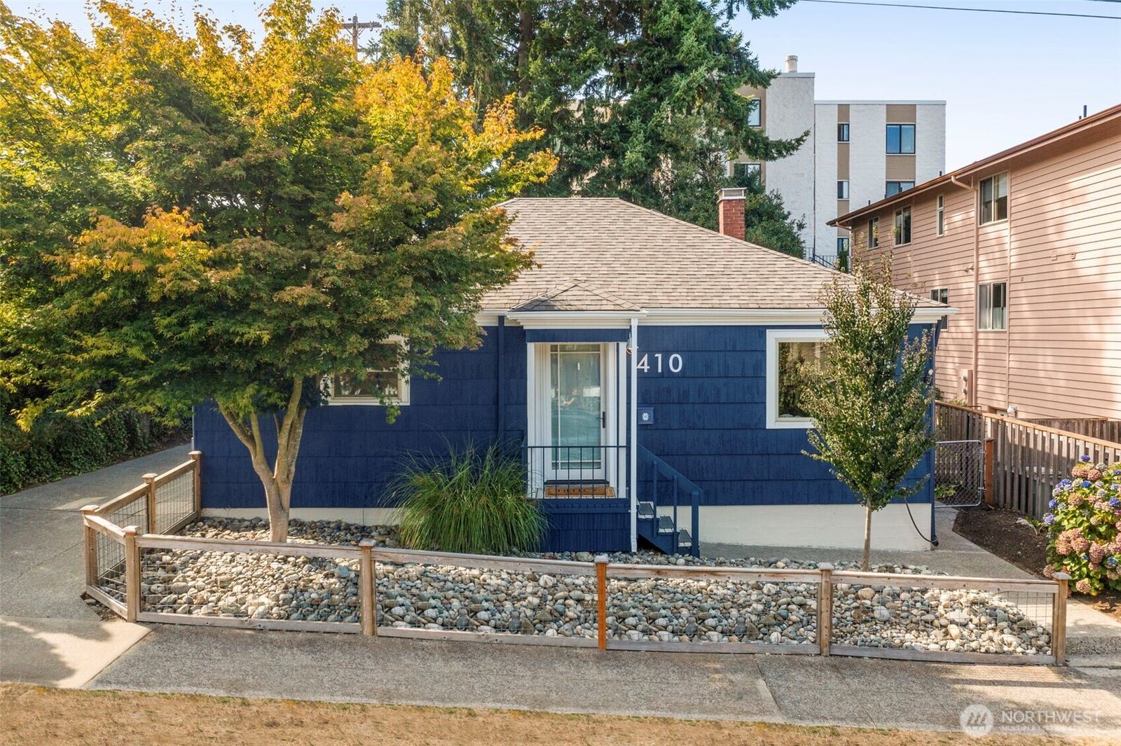 Property Photo: 410 6th Avenue S WA 98020