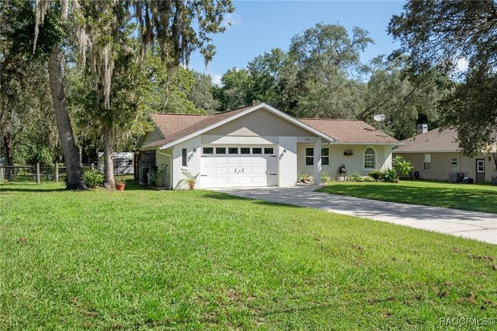 Property Photo: 2995 E Crown Drive FL 34453