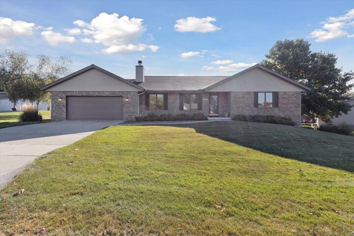 Property Photo:  224 Winesap Court  WI 53548 