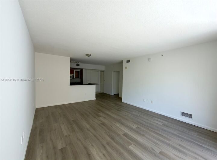 Property Photo: 18800 NE 29th Ave 328 FL 33180