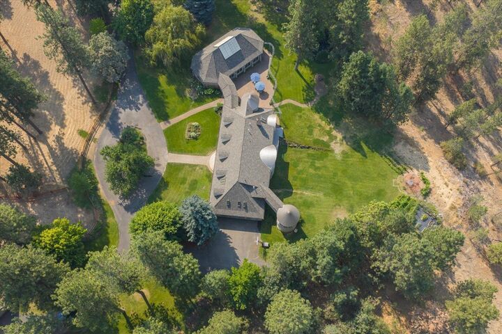 Property Photo: 6320 Verona Ln WA 99223