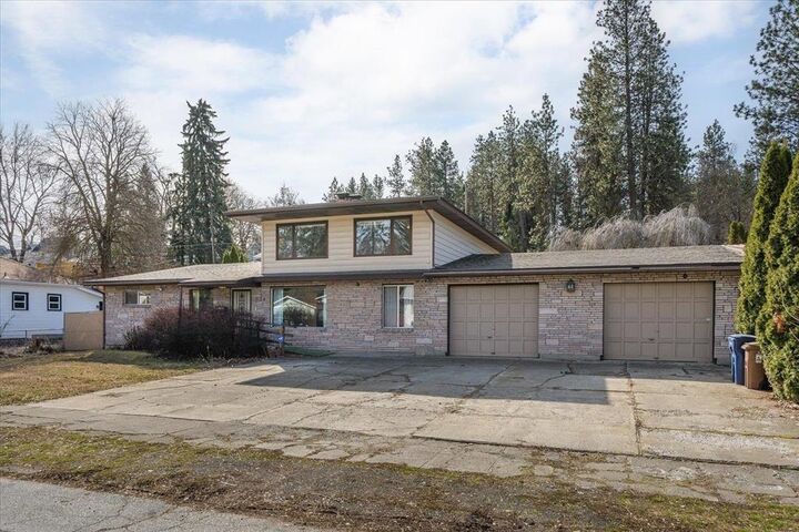 Property Photo:  