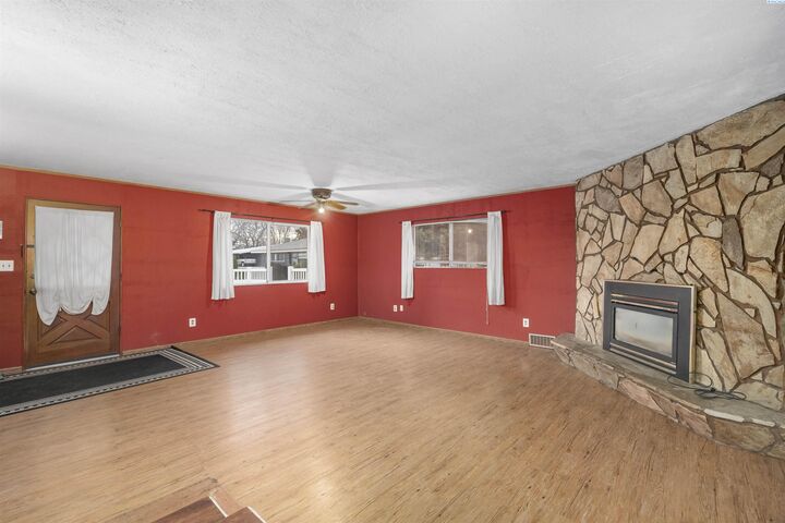 Property Photo:  2112-2114 Trippe St  WA 99354 