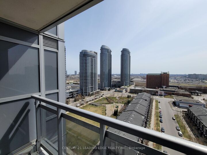 Property Photo:  275 Village Green Square 1525  ON M1S 0L8 