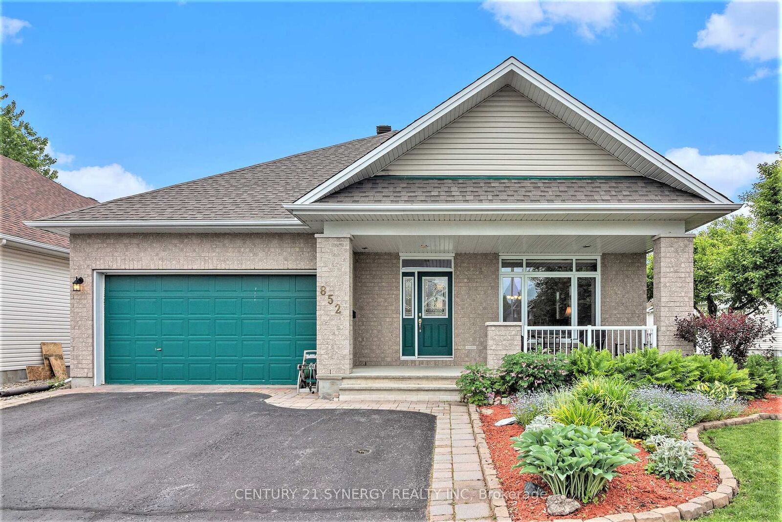 Property Photo: 852 Swallowtail Crescent ON K4A 4M5