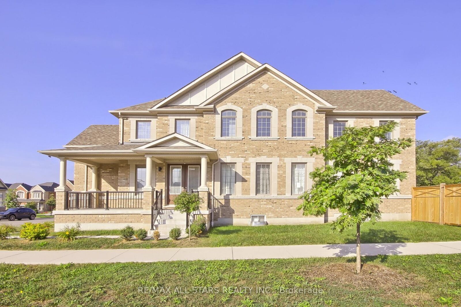 Property Photo: 18 Pennine Drive ON L1P 0C3