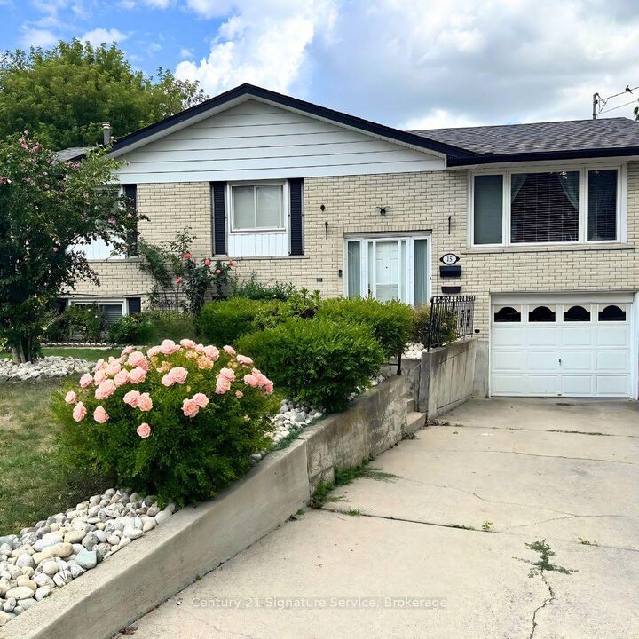 Property Photo:  15 Joy Court  ON L8K 5R7 