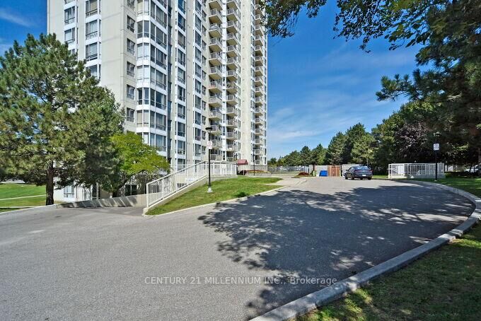Photo de la propriété: 3077 Weston Road 304 ON M9M 3A1