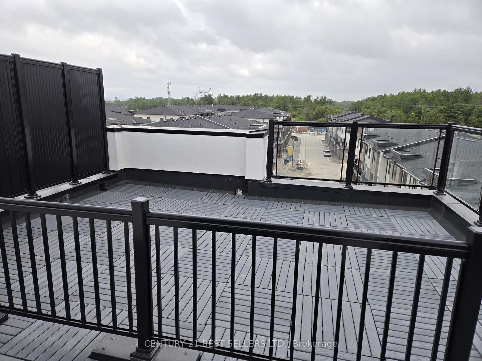 Photo de la propriété:  1695 Dersan Street 235  ON L1X 0S9 