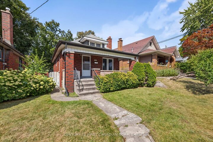 Property Photo:  1230 Dundas Street  ON N5W 3B2 