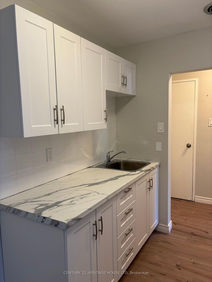 Property Photo: 41 Parkside Drive 111 ON N5R 3V1