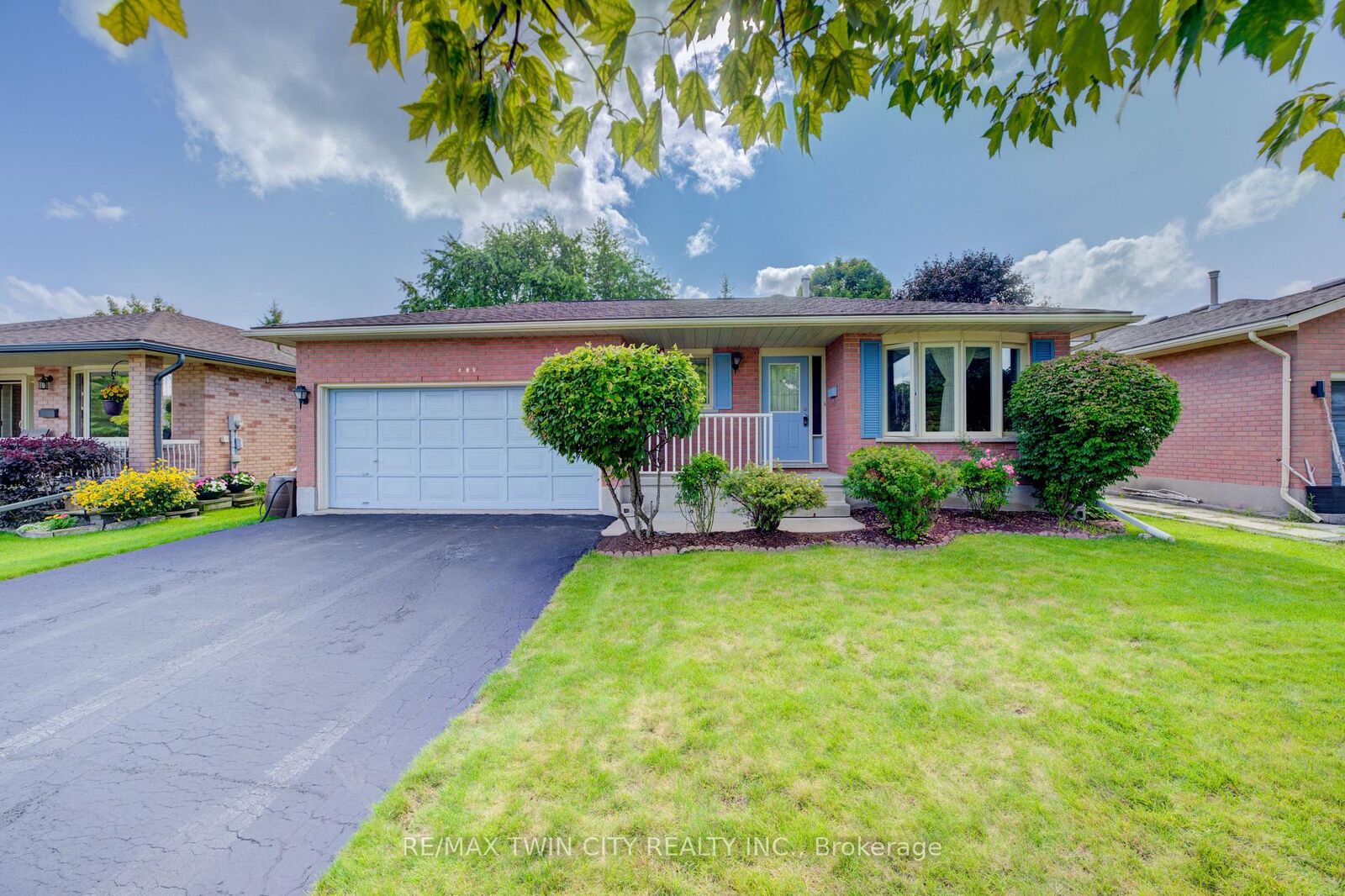 Property Photo:  489 Northlake Drive  ON N2V 1V5 