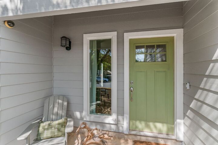 Property Photo: 6805 Thorncliffe Drive B TX 78731