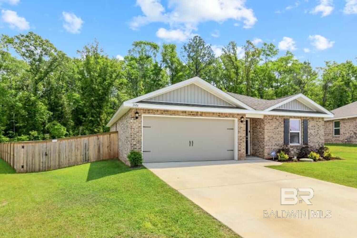 Property Photo: 2606 E Windmere Drive AL 36575