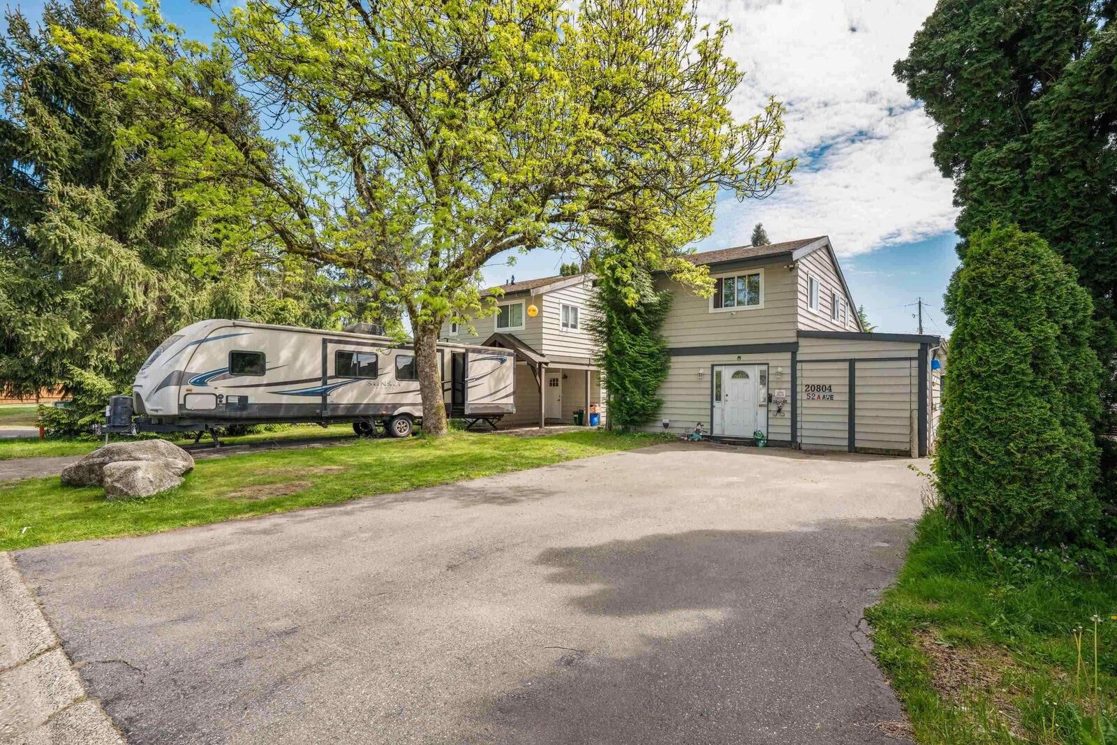 Photo de la propriété:  20804 52A Avenue  BC V3A 6E5 