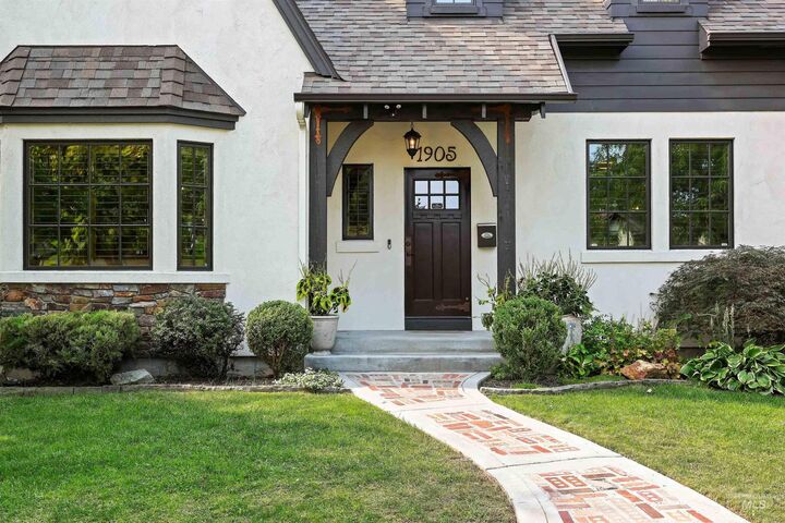 Property Photo:  1905 W Washington Street  ID 83702 