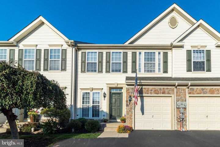 Property Photo: 2550 Peachtree Drive PA 18944