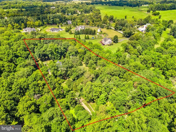 Property Photo: 21497 Hibbs Bridge Road VA 20117