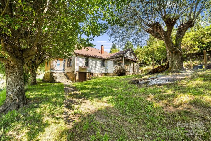 Property Photo:  1277 Henson Cove Road  NC 28716 